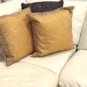 2 filled pillows